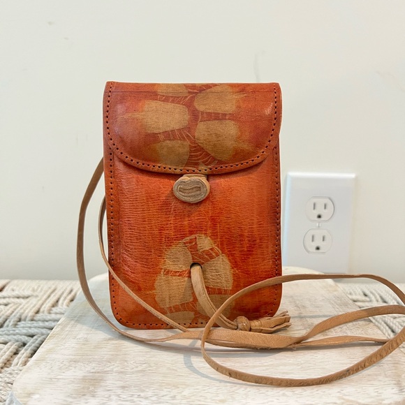 Vintage Handbags - Vintage Tie Dye Stylish Tan Leather Crossbody Bag